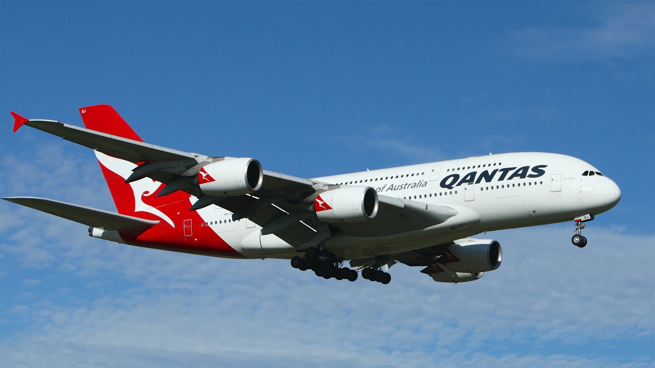 qantas airline airplane