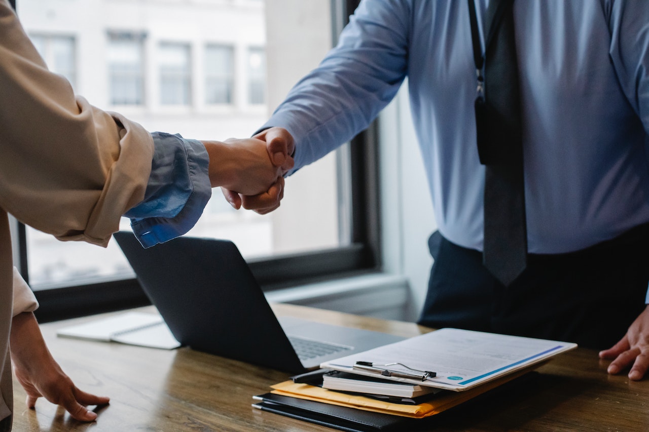 employee employer deal handshake